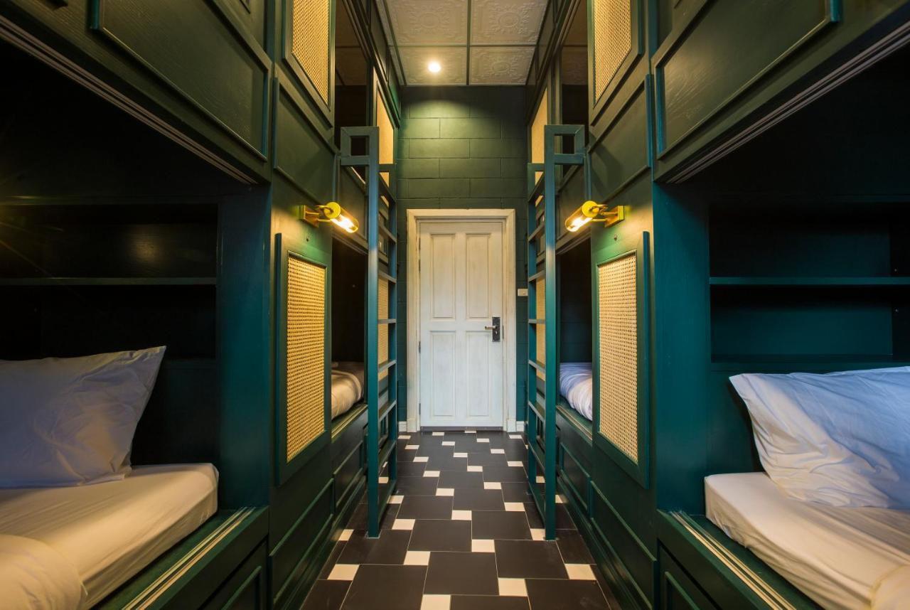Azure Hostel Bangkok Exterior photo