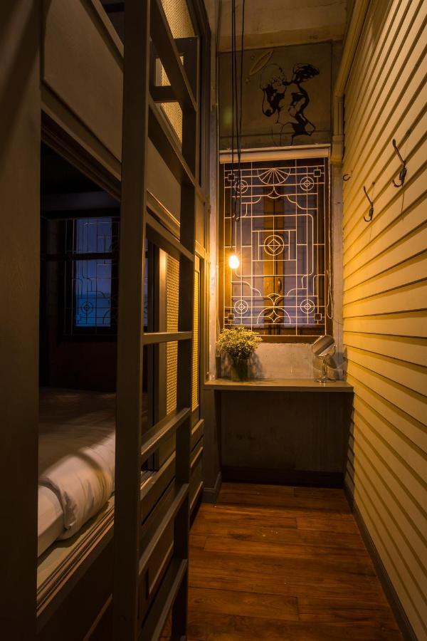 Azure Hostel Bangkok Exterior photo